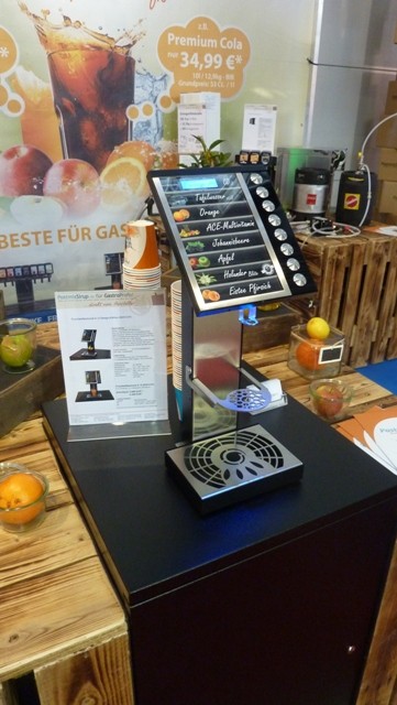 Vorfuehrgeraet-fruchtsaftautomat-4-design-still-co2-Messe